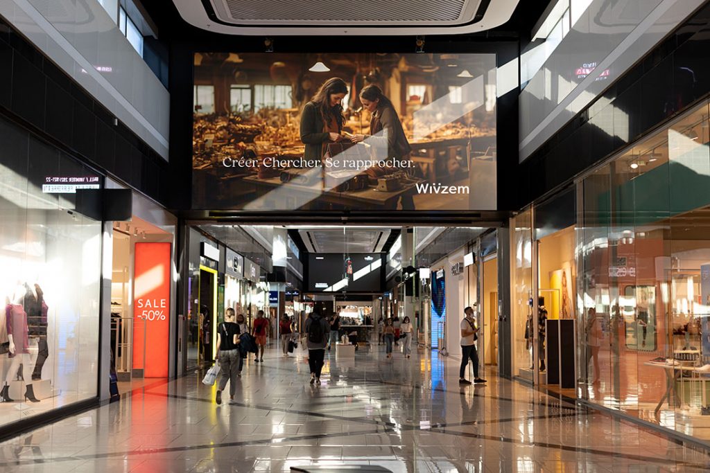 Campagne d'affichage dans un centre commercial pour une marketplace