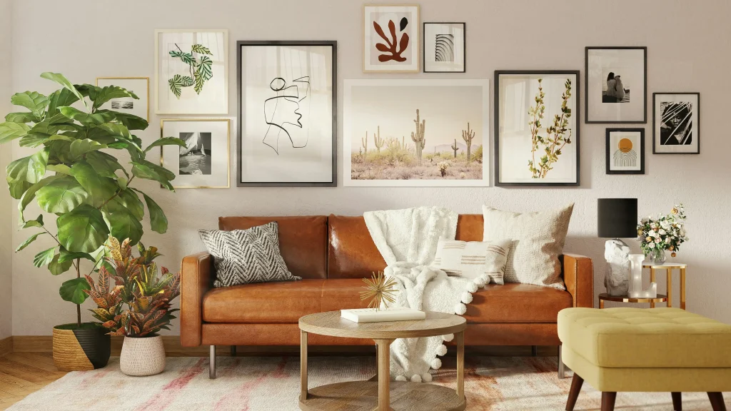 Salon décoré avec canapé orange, plantes et cadres au mur